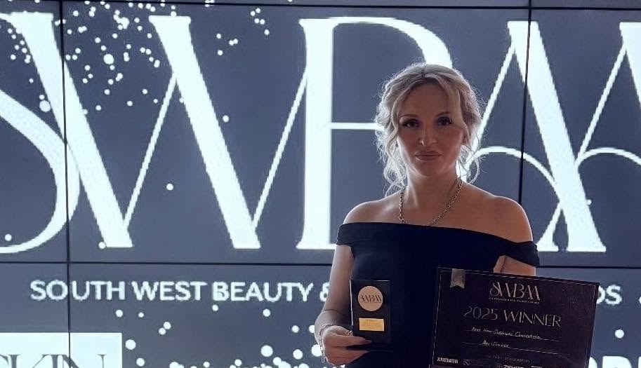 Abi holding her SWBA 2025 Winner certificate